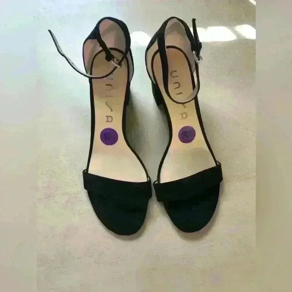 UNISA WOMEN sandal Block heel shoe Sz 8 1/2 Ankle Strap Peep Toe Black Velvet - Picture 1 of 8